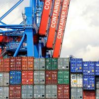 11800_5317 Farbige Stahlboxen auf dem Schiff - bunte Container im Hafen Hamburgs. | 